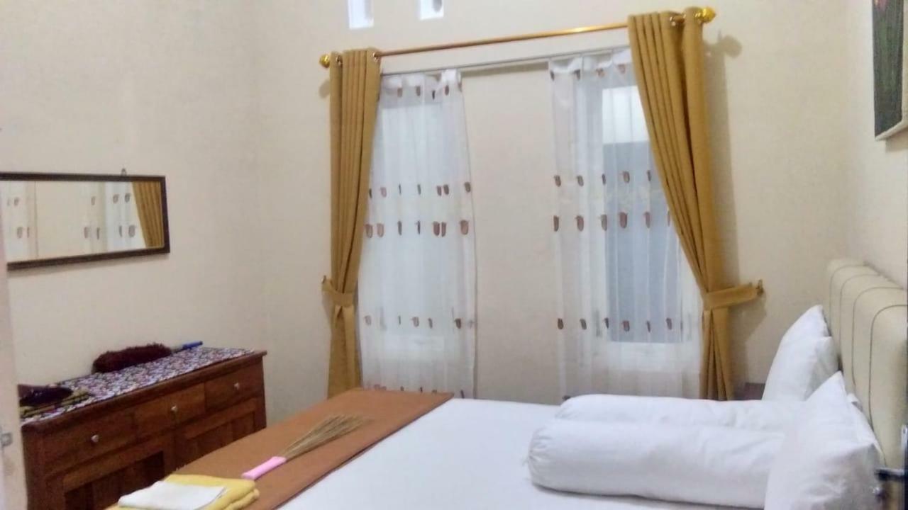 Homestay Wahyudi 1 Syariah Tlekung Номер фото